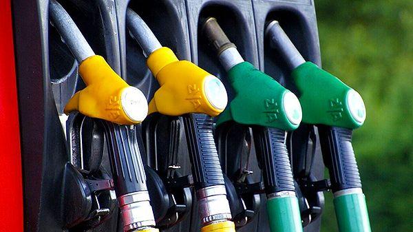 Benzin fiyatları ABD'de dokunulmazdır. Dokunulmaz derken, artınca sıkıntı büyür manasındadır. ABD'de 3 yılda fuel oil yüzde 76,2, benzin de yüzde 76,9 oranında artmış görünüyor. Türkiye'de de bakalım.