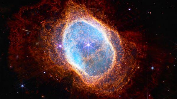 "Southern Ring Nebula" olarak da bilinen NGC 3132 bulutsusu.