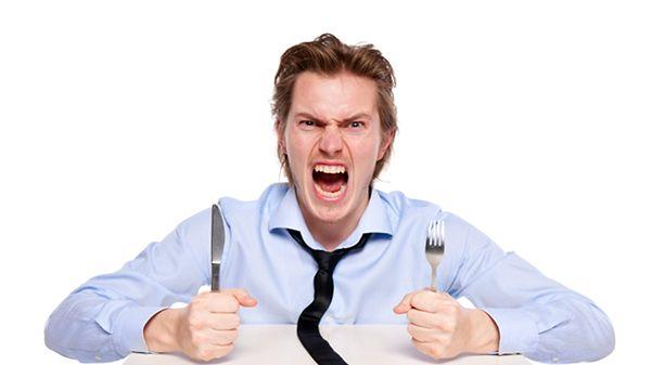 Katılımcıların aç olduğu zamanlarda duygu durumlarının genellikle asabi ve öfke dolu olduğu raporlandı.