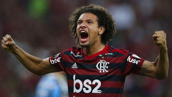 Transfere hızlı giren Fenerbahçe, Brezilya ekibi Flamengo'dan Jorge Jesus'un eski öğrencisi William Arao'yu renklerine bağladı.