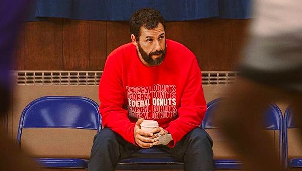 Geçtiğimiz günlerde yayınlanan Adam Sandler'lı film Hustle, hem eleştirmenlerden hem de izleyicilerden muhteşem tepkiler aldı. Hustle yayınlandığından bu yana 84.580.000 izlenme saatiyle Netflix'te en çok izlenen yapım oldu.