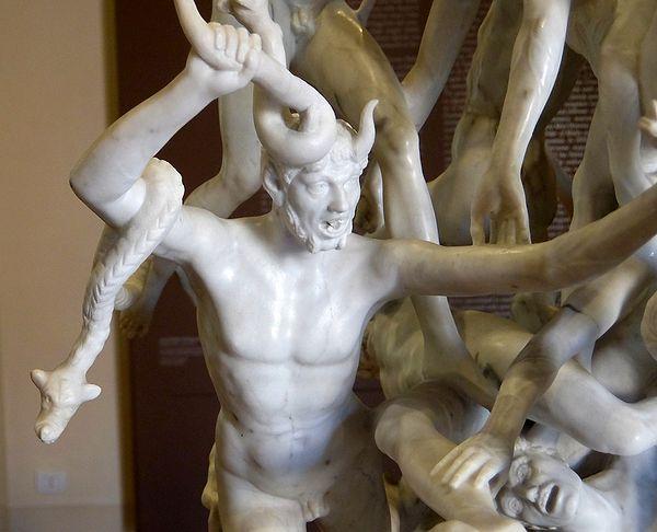 Agostino Fasolato'nun Asi Meleklerin Düşüşü, 18. yüzyıldan kalma bir heykel.