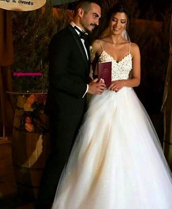 İddialara göre 2018 yılında uzun süredir birlikte olduğu Burak Mert ile evlenen Memiç, şimdilerde boşanma davası için hazırlanıyormuş!