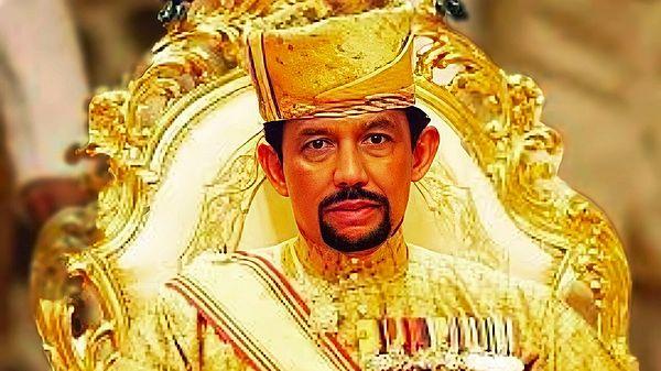 11. Brunei Sultanı'nın 7 binden fazla arabası var ve resmi aracı altın kaplamalı bir Rolls Royce.
