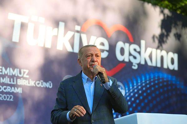Cumhurbaşkanı Recep Tayyip Erdoğan, dün Cumhurbaşkanlığı İletişim Başkanlığınca Saraçhane Meydanı'nda düzenlenen 15 Temmuz Demokrasi ve Milli Birlik Günü Anma Programı'nda konuştu, kesin görmüşsünüzdür.