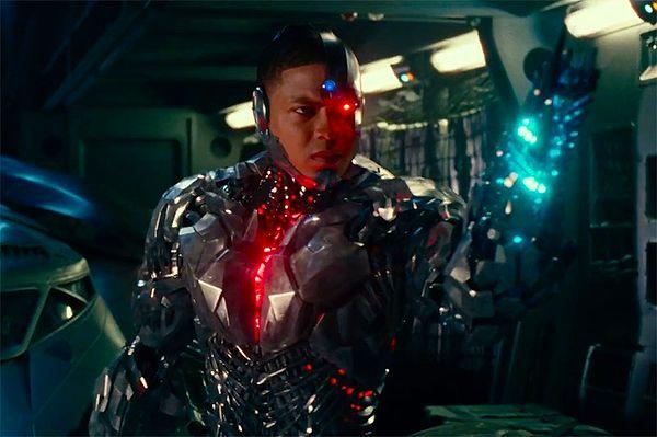8. 2017 yapımı Justice League'de Cyborg'un replikleri arasında, 'Teen Titans' adlı animasyon dizisindeki sloganı olan "Booyah" geçiyor. Aktör Ray Fisher repliği söylemek istemediği halde film ekibi onu zorla ikna etti.