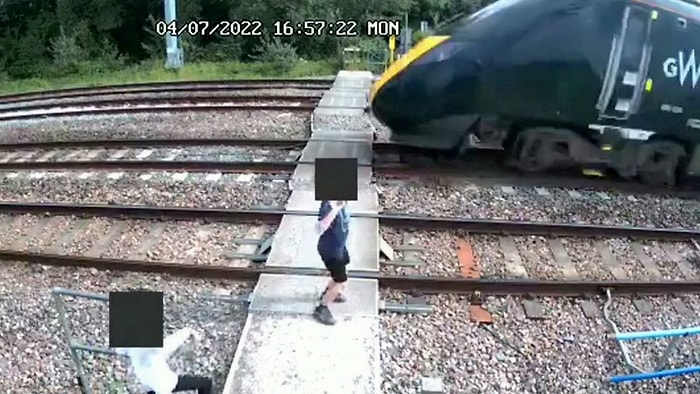 200 Kilometre Hızla Gelen Trenin Önünde Ölümle Dans Eden Gençlerin Korkutan Anları