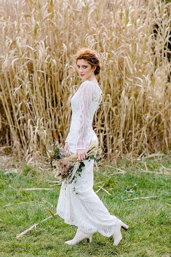 12. Rengi ve kol tasarımıyla sonbahar düğünlerinin favorisi olacak bir model...