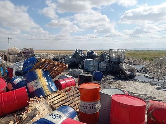 Konya'da 2 Mahalleye İçi Asit Dolu Variller Bırakıldı