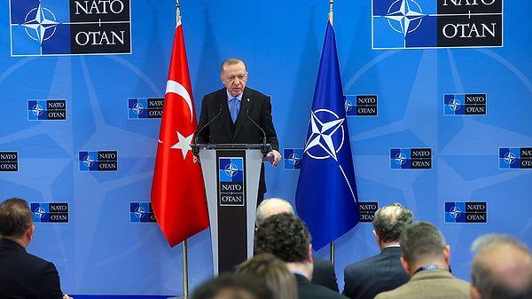 Cumhurbaşkanı Recep Tayyip Erdoğan, İsveç ve Finlandiya’nın NATO üyeliğine ilişkin, "Bu ülkelerin şartlarımızı yerine getirmek için gereken adımları atmamaları halinde süreci donduracağımızı buradan bir kez daha hatırlatmak istiyorum" dedi.
