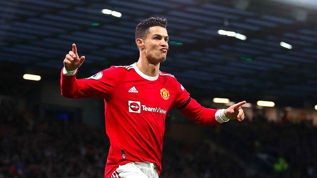 Manchester United'ın yıldızı Cristiano Ronaldo ise 100 milyon dolarlık kazancıyla üçüncü sırada yer aldı.