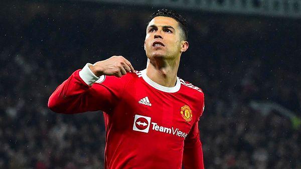 Manchester United'dan ayrılacağı iddia edilen Ronaldo için hemen her gün farklı bir kulüp yazılıyor.