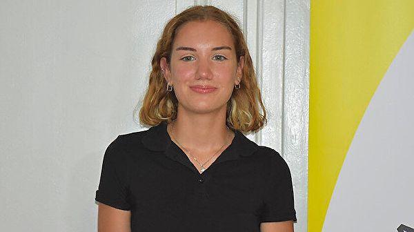 İzmir'de yaşayan 18 yaşındaki Selin Aşıkiraz da 2022-YKS'nin Alan Yeterlilik Testleri (AYT) eşit ağırlık Türkiye birincisi oldu.