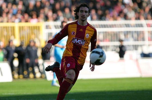 Malatyaspor Altyapısı'ndan Çanakkale Dardanelspor'a transfer olan ve Galatasaray'ın dikkatini çeken Mehmet Topal, 2006 yılında tüm Türkiye tarafından tanınmaya başlamıştı.