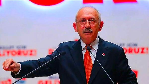 Bu duruma kayıtsız kalamayan CHP Lideri Kemal Kılıçdaroğlu ise “Gençlere sesleniyorum: Faizli KYK borçlarını ödemeyin! Bir sene içinde iktidara geliyoruz; sözünü verdiğim gibi, sizden sadece ana para talep edilecek, o da iş bulduğunuzda” çıkışıyla dikkat çekmişti.