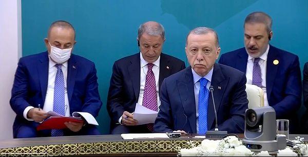 Suriyeli sığınmacıların ülkelerine dönüşleri ile ilgili açıklama yapan Erdoğan, 'Uluslararası kamuoyuna sürecin ilerlediği gösterilmelidir. Bu maksatla rejim nezdinde gereken telkinlerde bulunulmalı' dedi.