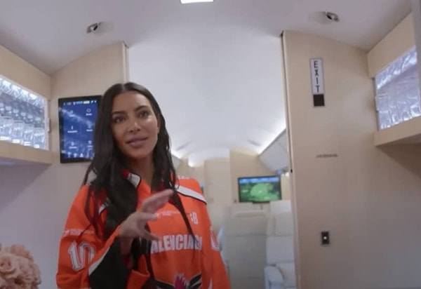 И она не единственная сестра Кардженнер, у которой есть собственный самолет, а Ким Кардашьян недавно рассказала о ремонте своего собственного самолета.