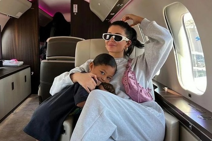 Кайли Дженнер жестко раскритиковали в Сети, за то, что ее частный самолет совершает трехминутные полеты