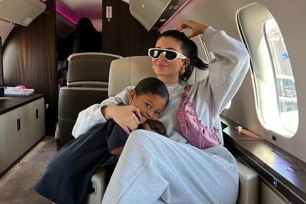 Кайли Дженнер жестко раскритиковали в Сети, за то, что ее частный самолет совершает трехминутные полеты