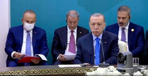 Zirve'de bazı açıklamalar yapan Erdoğan, Suriyeli sığınmacıların ülkelerine dönüşleri ile ilgili 'Uluslararası kamuoyuna sürecin ilerlediği gösterilmelidir. Bu maksatla rejim nezdinde gereken telkinlerde bulunulmalı' dedi.