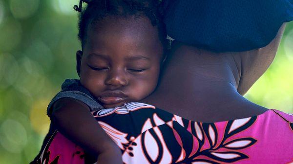 Uganda şu anda doğurganlık oranı olarak en yüksek sıralamaya sahip ülkelerden bir tanesi. Dünya Bankası verilerine göre bir kadın ortalama 5-6 çocuk dünyaya getiriyor.