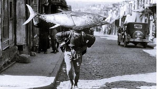15. 1930 yılında İstanbul'daki bir balıkçı:
