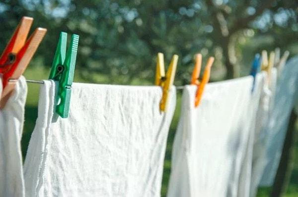 Beyaz çamaşırlarınızı yıkadıktan sonra açık havada kurutmalısınız.