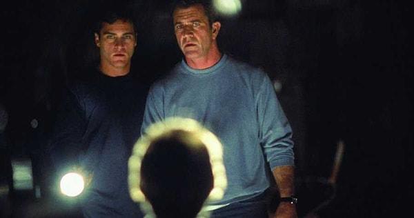 4. Signs (2002)