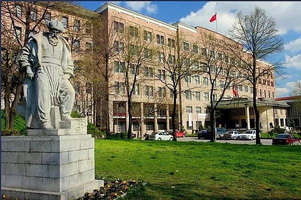 Ankara Üniversitesi Dil ve Tarih-Coğrafya Fakültesi'ni de Bruno Taut tasarlamıştır. Bu tasarım Türkiye'nin modernleşmesinde önemli bir yeri vardır.