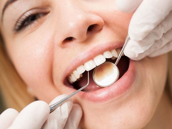 Dişleriniz, diş etleriniz, diliniz ve ağızdaki yumuşak dokularınızın kontrolü için düzenli olarak bir diş hekimine görünmeniz gerekir.