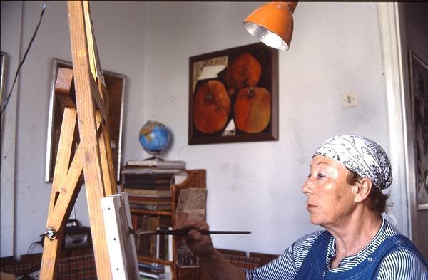 Bugün ölen Türkler arasında olan Nevin Çokay, Bedri Rahmi Eyüpoğlu Atölyesi'nde eğitimini alır ve ilk sergisini 1953'te açar. Yurt çapında çeşitli ödüller alan sanatçı sonrasında Hollanda'ya çağrılı olarak giden ressamın ününü Avrupa'ya yayar.