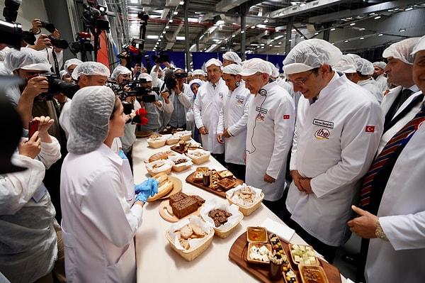 stanbul Büyükşehir Belediyesi’nin (İBB) iştiraklerinden Halk Ekmek'in dördüncü fabrikası olan ‘Ahmet İsvan Halk Ekmek’ fabrikası bugün Hadımköy'de törenle açıldı.