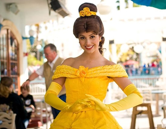 10 невероятно строгих правил, которым должны следовать сотрудники Диснейленда