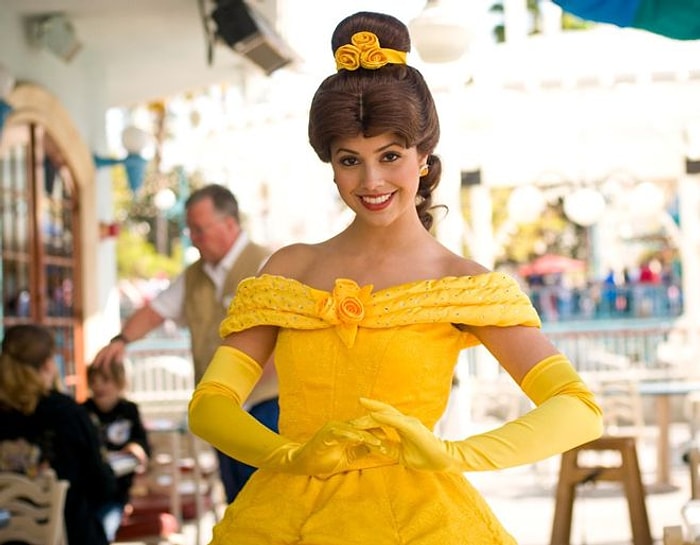 10 невероятно строгих правил, которым должны следовать сотрудники Диснейленда