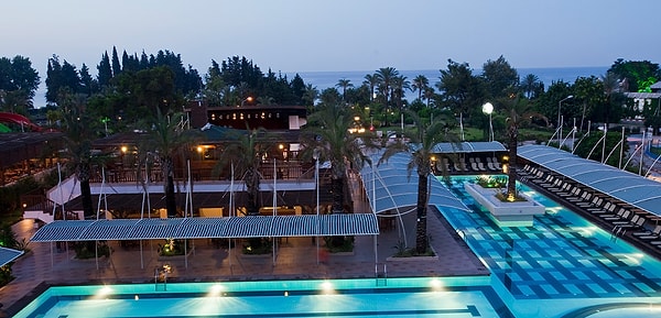 9. Crystal De Luxe Resort & SPA