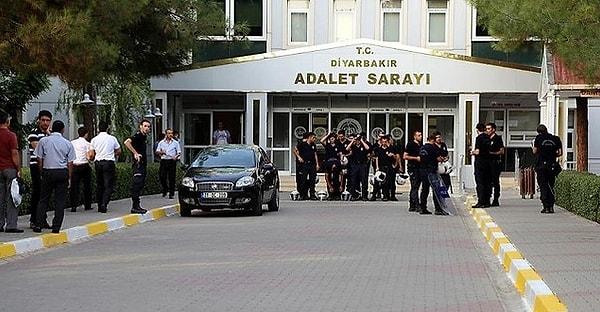10. Diyarbakır'da balkonda uyarılara rağmen mastürbasyon yapan kişinin göz altına alınmasının ardından kişi sevgilisine video çekmek amaçlı mastürbasyon yaptığını dile getirdi.