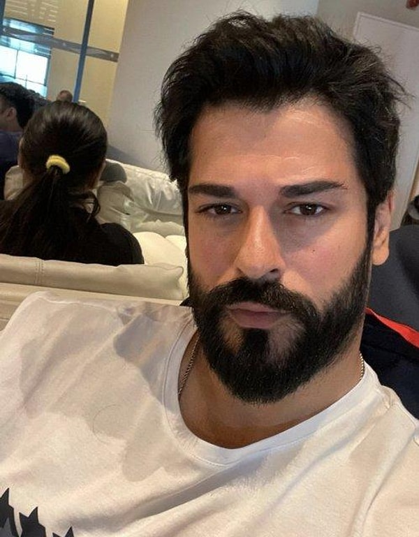 Когда мы говорим, что у актера Бурака Озчивита есть поклонники по всему миру, мы бы не преувеличиваем. Благодаря тому, что сериал с его участием транслировался в зарубежных странах, он приобрел огромное количество фанатов.