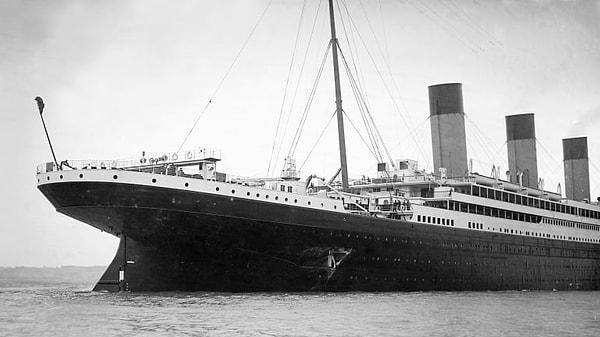 1. Titanik'in "batmaz" olduğu efsanesi, gemi battıktan sonra daha popüler oldu.