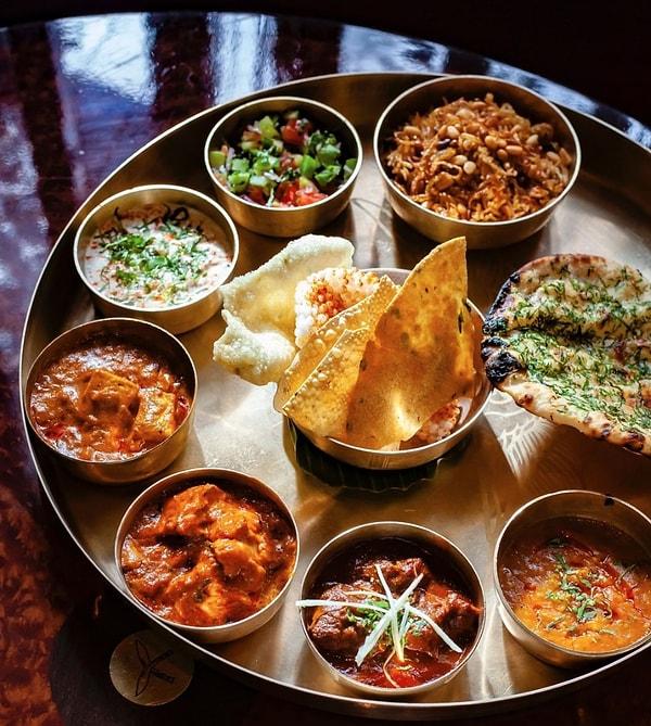 8. Londra'da Mumbai veya Delhi'dekinden daha fazla Hint restoranı var. Birleşik Krallık'ta çoğu büyük şehirlerde, özellikle Londra'da olmak üzere yaklaşık 15.000 restoran var.
