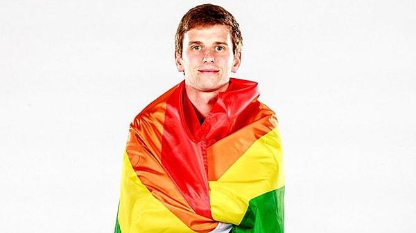 2018 yılında eşcinsel olduğunu açıklayan futbolcu, geçtiğimiz günlerde ise Katar Dünya Kupası'na katılarak kendi ülkesini temsil etmek istediğini söyledi!