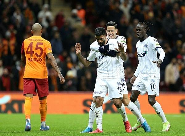 Siz Umut Bozok'un Galatasaray'a gelme ihtimali hakkında ne düşünüyorsunuz?
