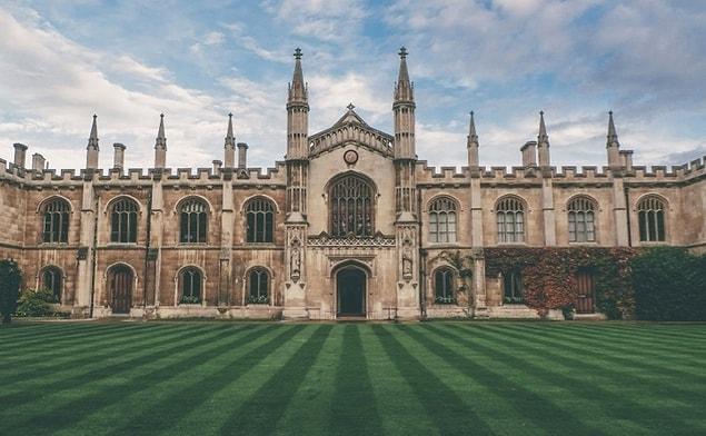 4. Université de Cambridge