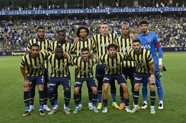 Kadıköy'deki maçta Fenerbahçe'nin ilk 11'i: Altay Bayındır, Osayi-Samuel, Tisserand, Szalai, Ferdi Kadıoğlu, İsmail Yüksek, Arao, İrfan Can Kahveci, King, Rossi ve Valencia'dan oluştu.
