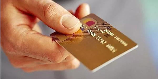 Türkiye'deki alışverişlerin büyük bir kısmı kredi kartlarına borçlanarak yapılıyor.