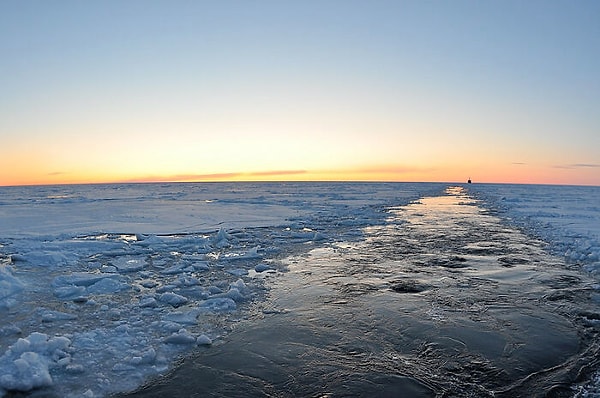 12. Мы знаем о поверхности Луны больше, чем о дне океанов