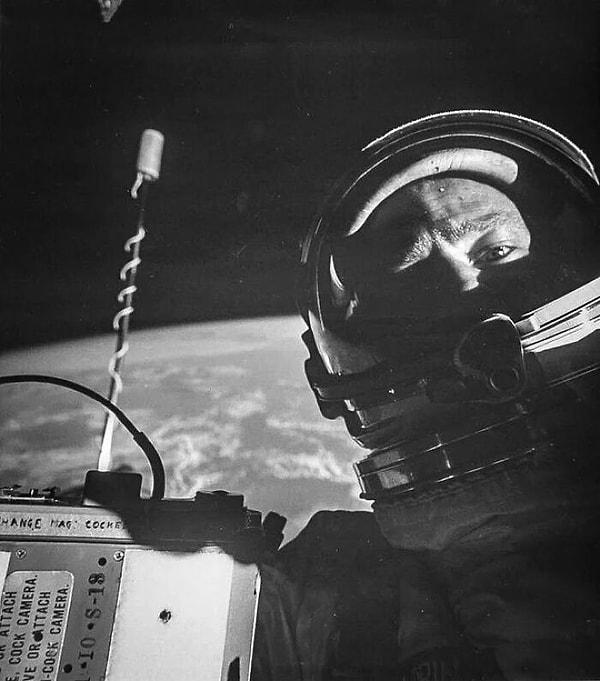 12. 1966 yılında çekilmiş bu fotoğraf, uzayda çekilmiş ilk selfi!