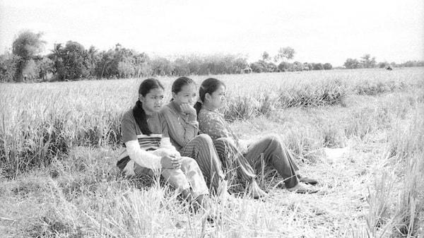 9. Evolution of a Filipino Family – 9 Saat (2004) – IMDb: 7.6