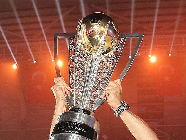 12. 2008-2009'dan bugüne Galatasaray 5, Beşiktaş ise 4 kez şampiyon oldu. Fenerbahçe'nin şampiyonluk sayısı ise 2. Bursaspor, Başakşehir ve Trabzonspor da 1'er şampiyonluk yaşadılar.