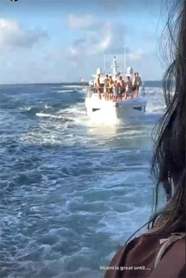 9. Eski yetişkin film yıldızı olan Mia Khalifa teknesiyle denize açıldığı sırada bir grup erkeğin içerinde bulunduğu teknenin kendisini taciz ettiği anları sosyal medyada yayınladı.