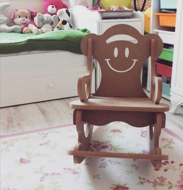 5. Çocuğunuzu eğlendirecek ahşap sallanır sandalye...